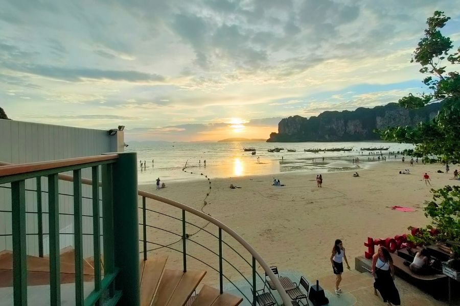 amazon cafe railay