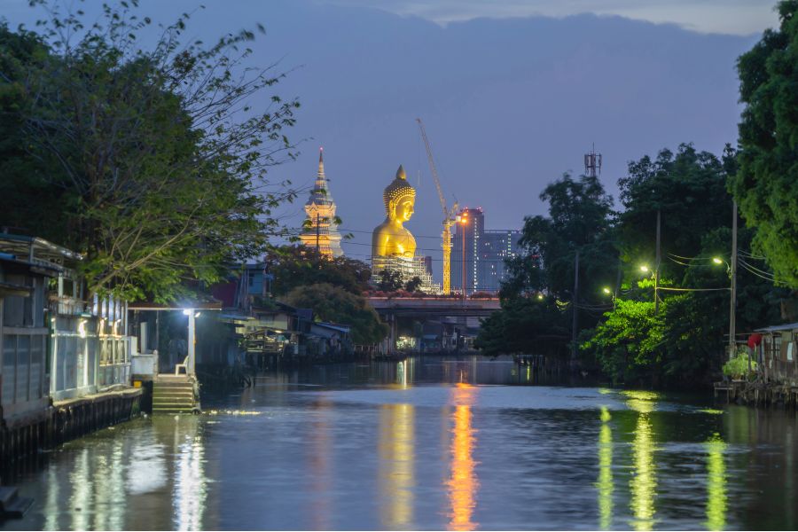 Wat Paknam Phasi Charoen Bangkok
